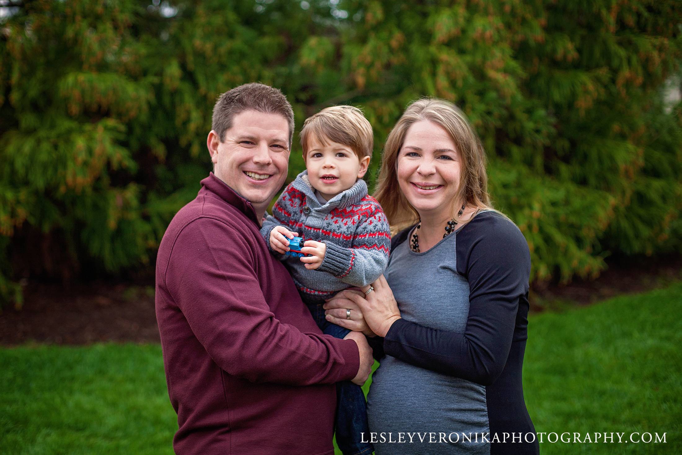 Wilmington NC Family Photographer, Family Portraits, Maternity Portraits, Wilmington NC Maternity Photographer, Children's portraits, Wilmington NC Children Photography, Garden family portraits, park family Portraits, Wilmington Arboretum, New Hanover County Arboretum,