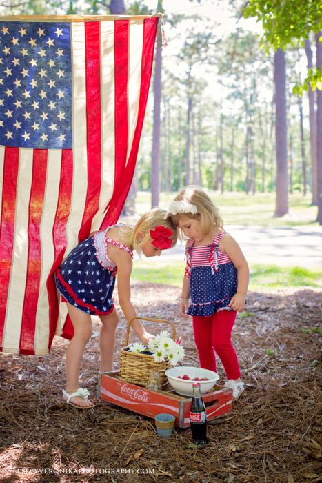 Wilmington NC Family Photographer, wilmington nc family photos, family photography, wilmington nc mini sessions, wilmington nc downtown, poplar grove, poplar grove family portraits, Wilmington nc children photography, fourth of july, forth of july mini session