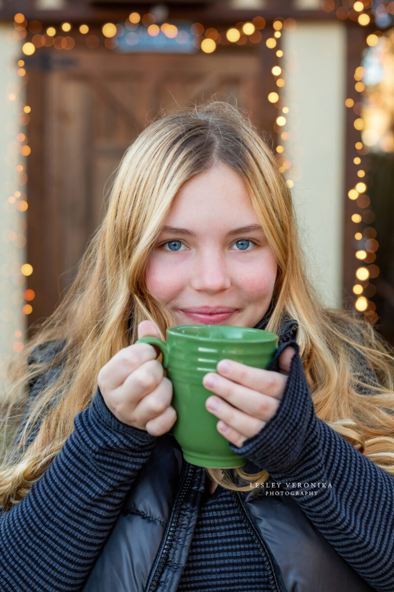 Senior Christmas Portraits, Wilmington NC, senior portraits, hot chocolate sessions, Chrismtas lights, holiday sessions for seniors 