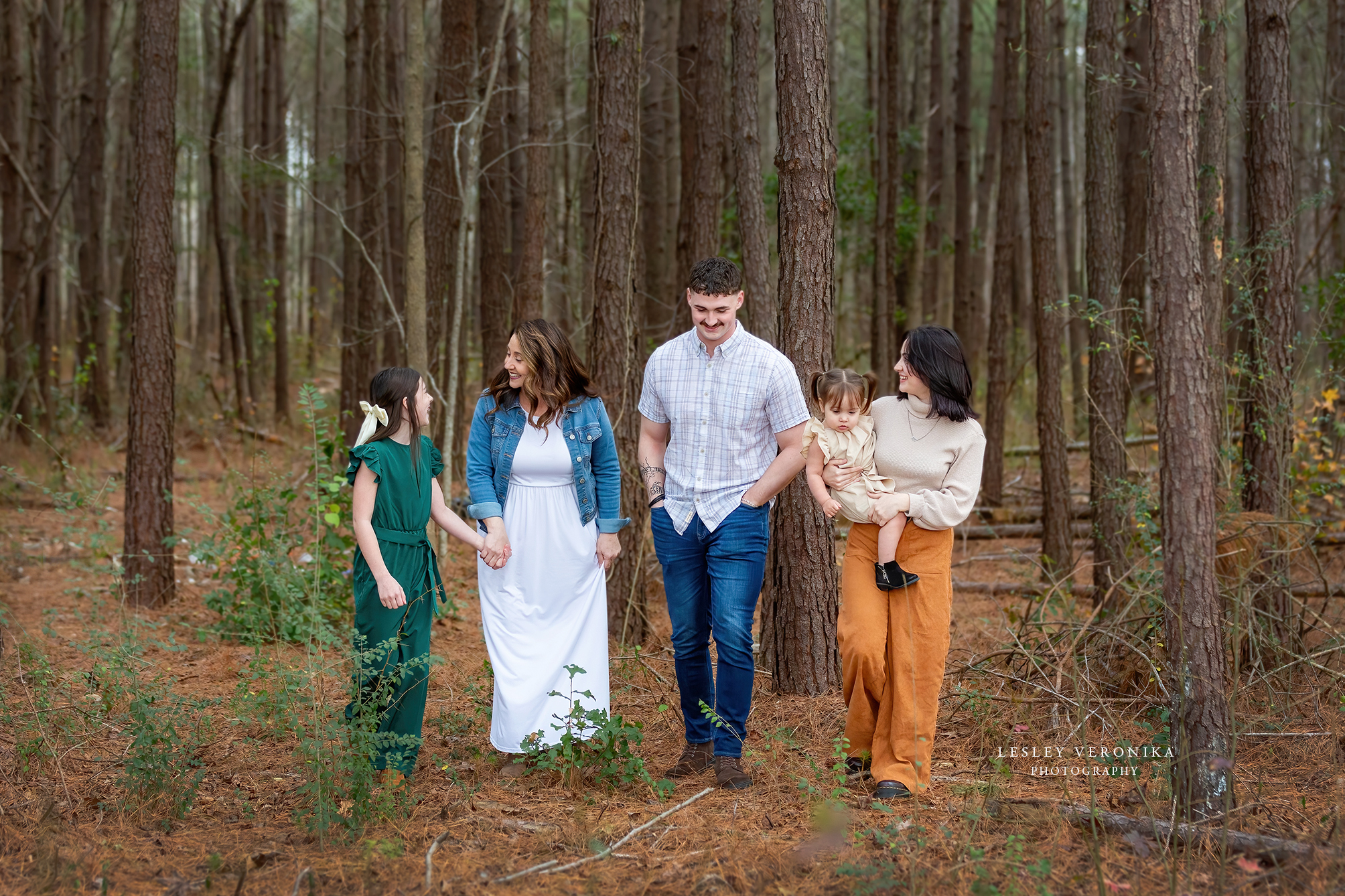 family session, what to wear. family portraits in the woods