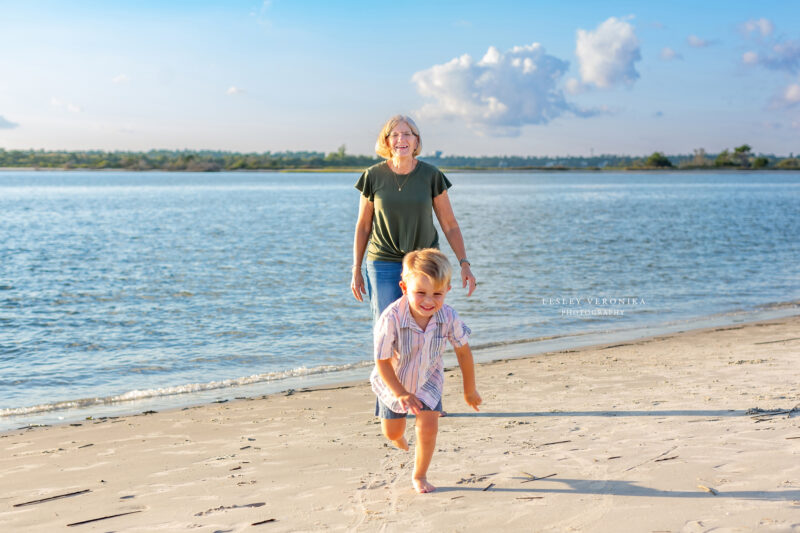 wrightsville beach family photographer, mommy and me, photographing candid moments